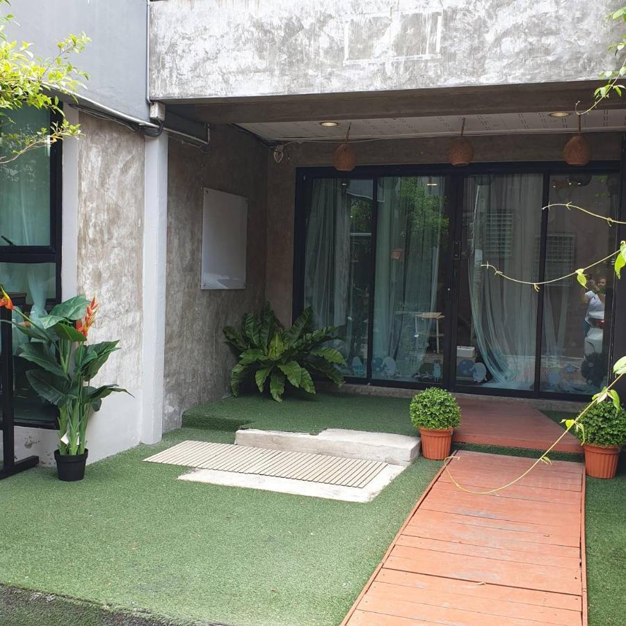 V30 Sukhumvit Hotel Bangkok Exterior foto
